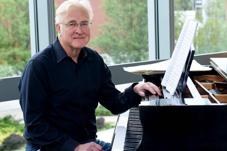 Pulitzer Prize-winning composer and Ҵý Professor of Music Paul Moravec
